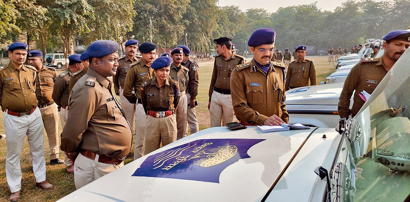 hajipur news . पुलिस लाइन में वाहन परेड का एसपी ने किया निरीक्षण