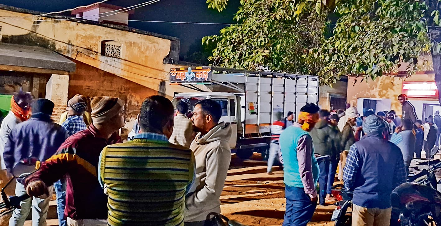 एसएच पर दो बाइकों की आमने-सामने की हुई टक्कर में दो युवकों की गयी जान