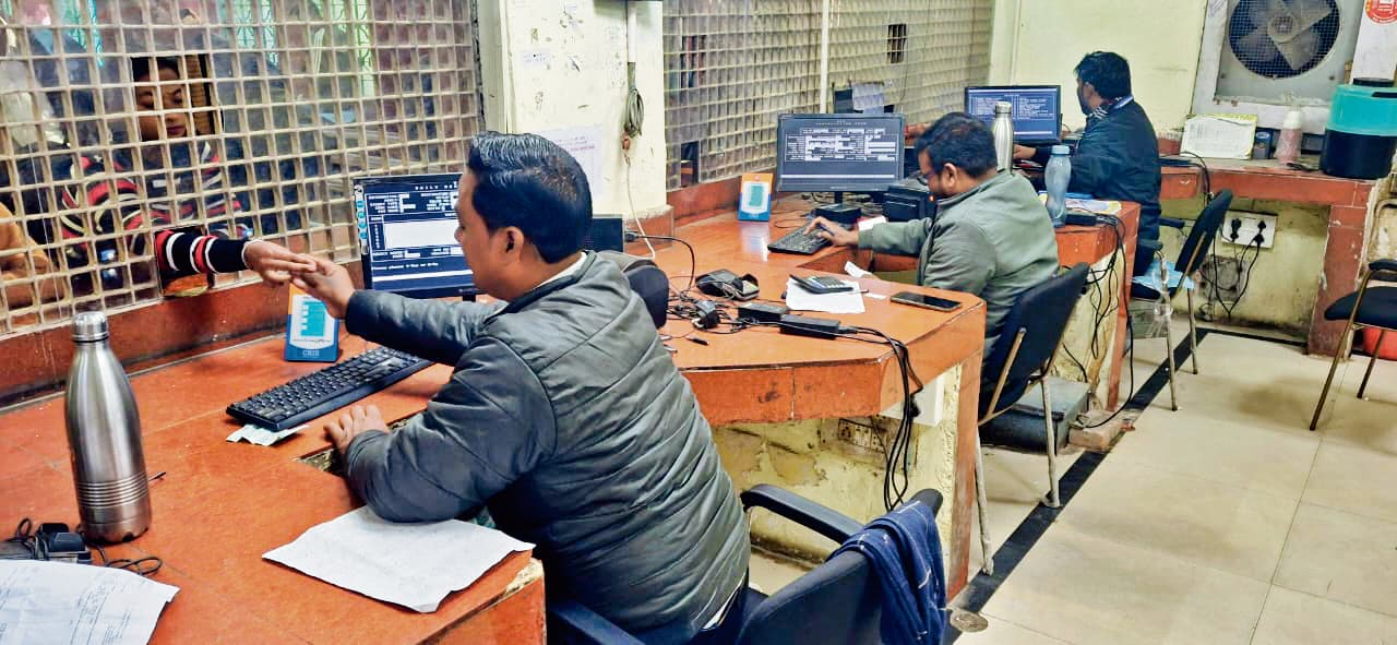 saran News : जेनरल टिकट के लिए यूपीआइ से पेमेंट करनेवाले यात्री कम