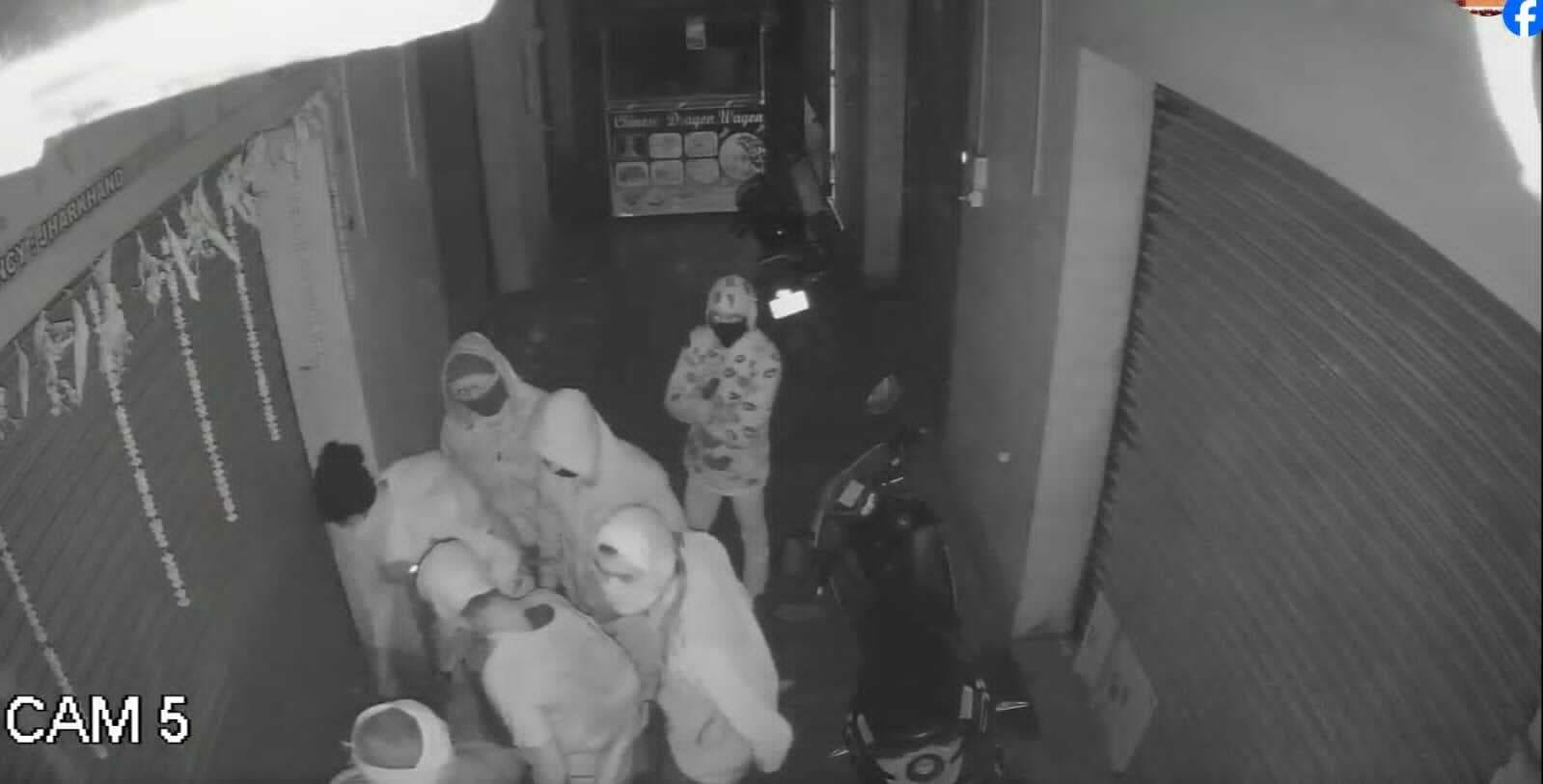 Bokaro News : ज्वेलरी दुकान से हजारों की चोरी, दो संदिग्ध हिरासत में