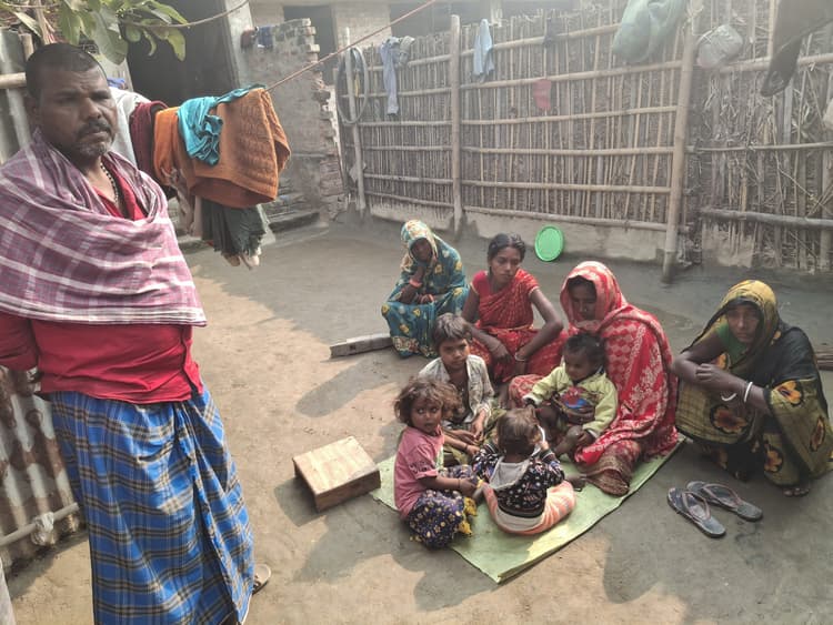 katihar news : डेढ़ माह के नवजात की मौत, परिजनों स्वास्थ्य कर्मी पर  गलत तरीके से टीका लगाने का लगाया आरोप