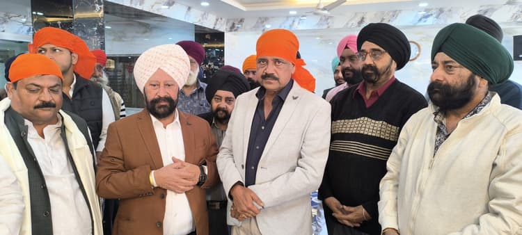 Giridih News :सिख समाज ने किया मंत्री सुदिव्य सोनू को सम्मानित