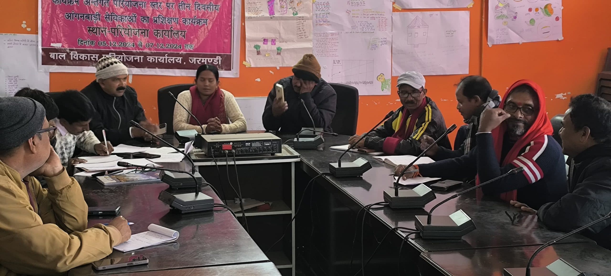 dumka news: किसानों को समय पर बीज उपलब्ध कराने का निर्देश