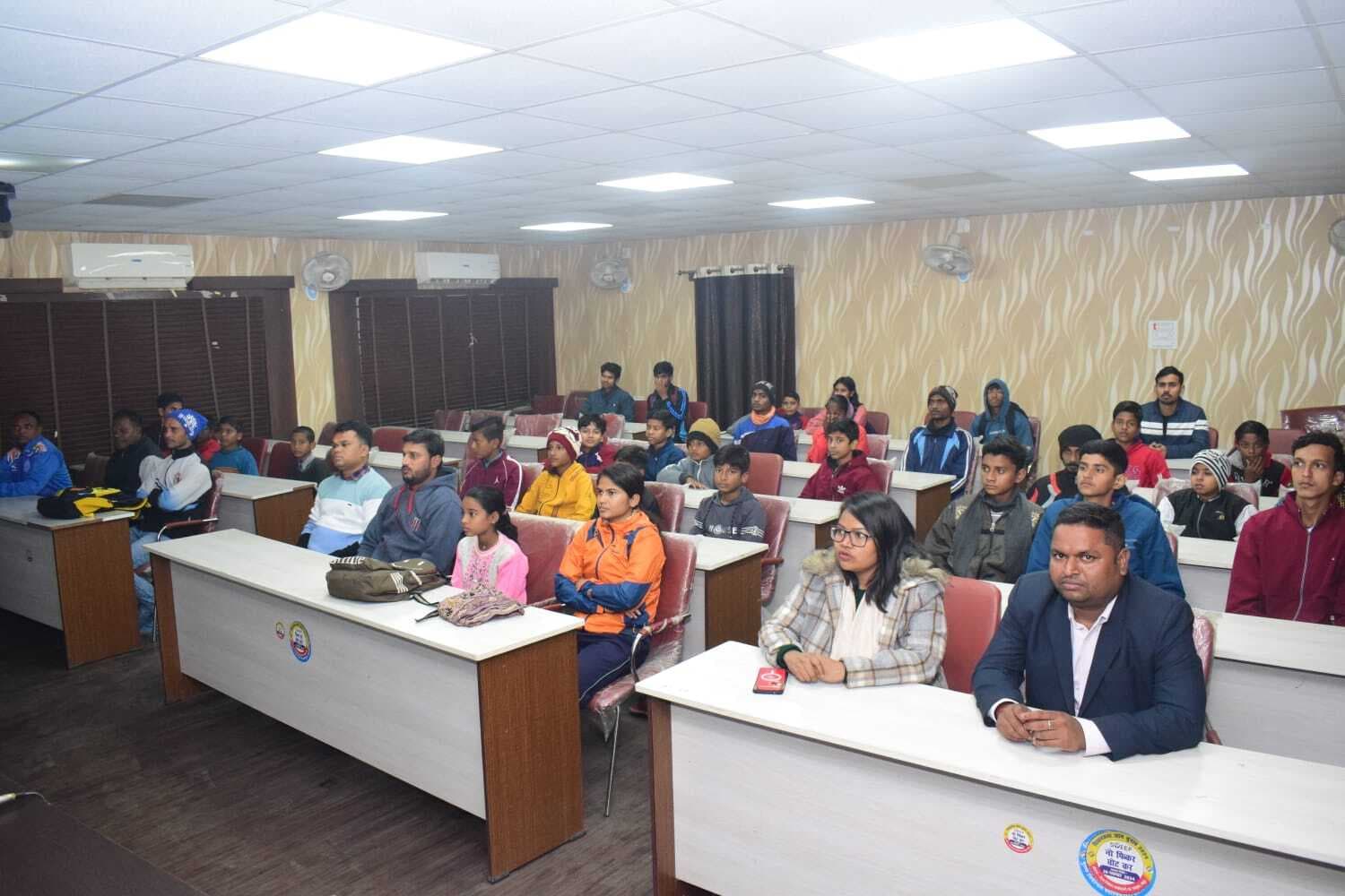 वे-बिनार में खिलाड़ियों और प्रशिक्षकों लिया भाग