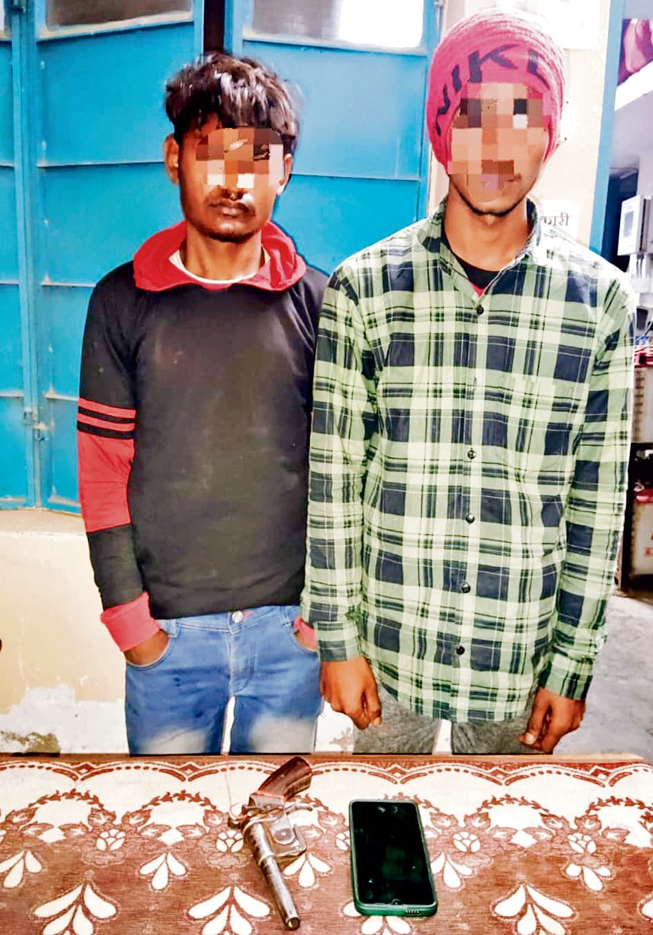 hajipur news. कट्टा व कारतूस के साथ दो बदमाश गिरफ्तार