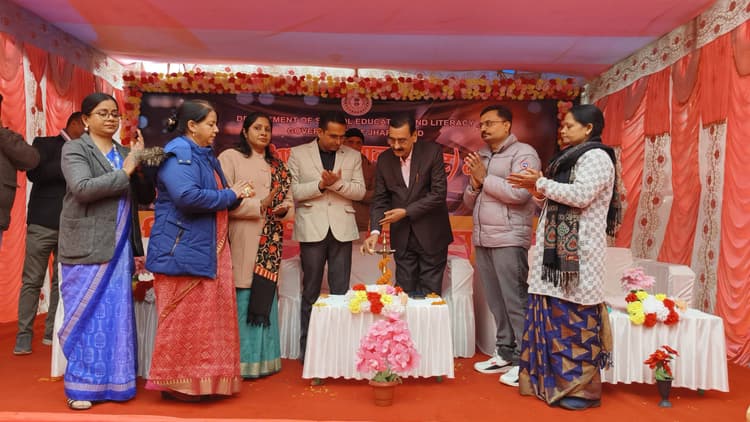 Deoghar News : विद्यार्थी हमेशा रचनात्मक सोच रखें, तभी आप सभी का विकास संभव : आरजेडीइ