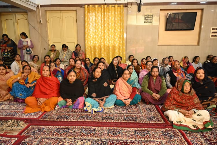 Deoghar News : शिव के नाम में समाई हुई है पूरी सृष्टि : मनुश्री महाराज