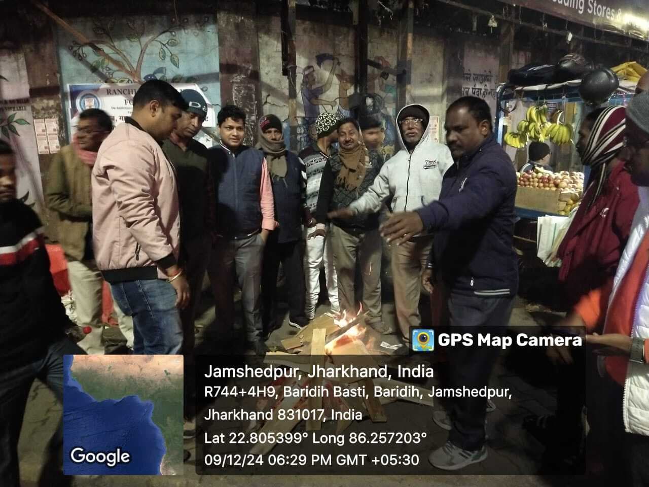Jamshedpur News : ठंड की दस्तक के साथ जेएनएसी, मानगो में जला अलाव