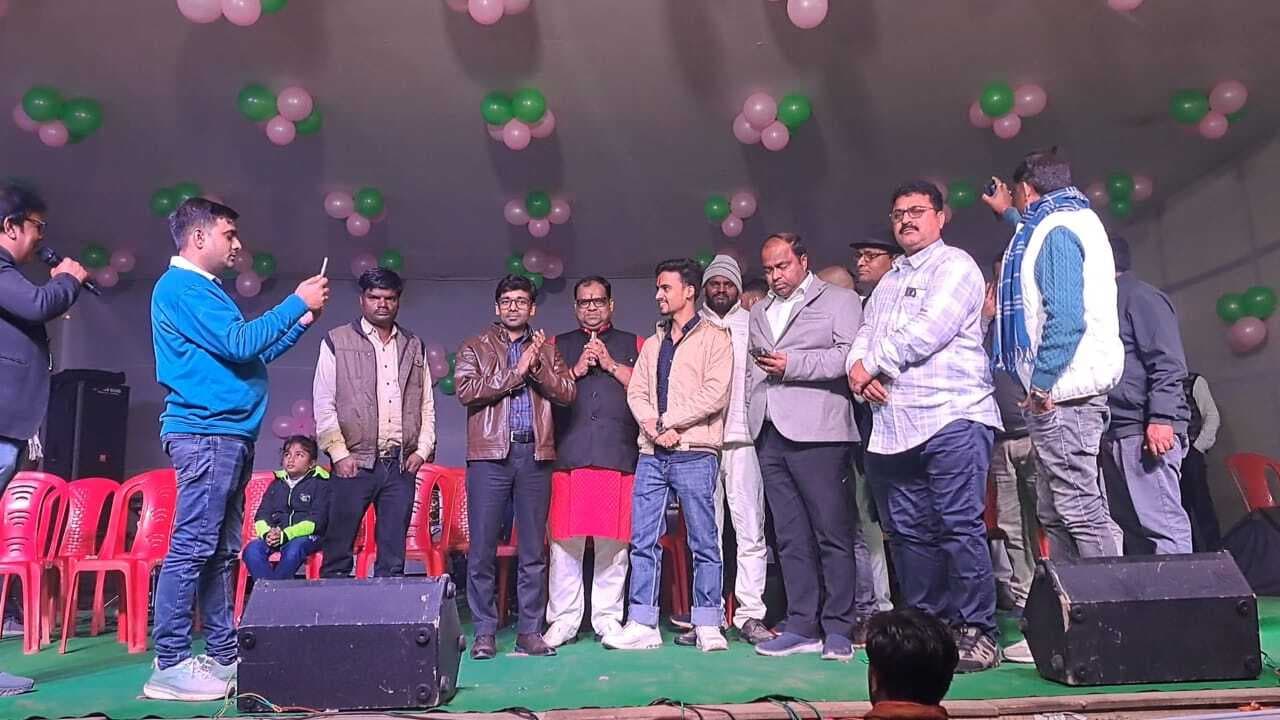 वीर लोरिक जयंती समारोह में राजेंद्र चौधरी संगीत रत्न से विभूषित हुए सारेगामापा फेम जय झा