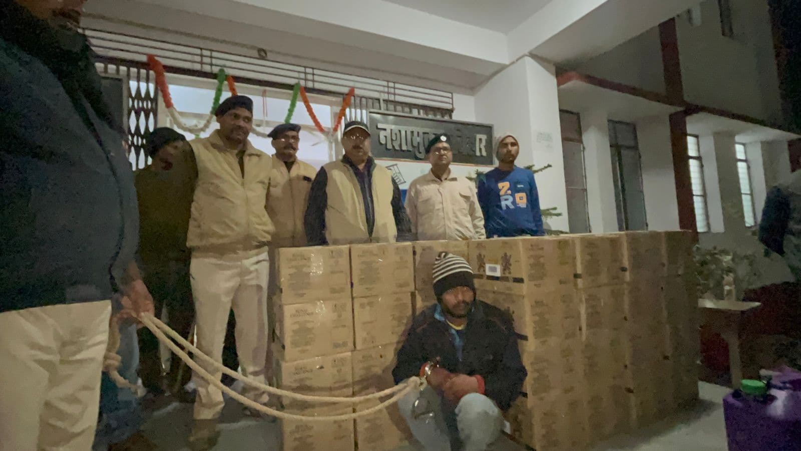 3320 लीटर स्प्रिट व 378 लीटर विदेशी शराब बरामद, तीन गिरफ्तार