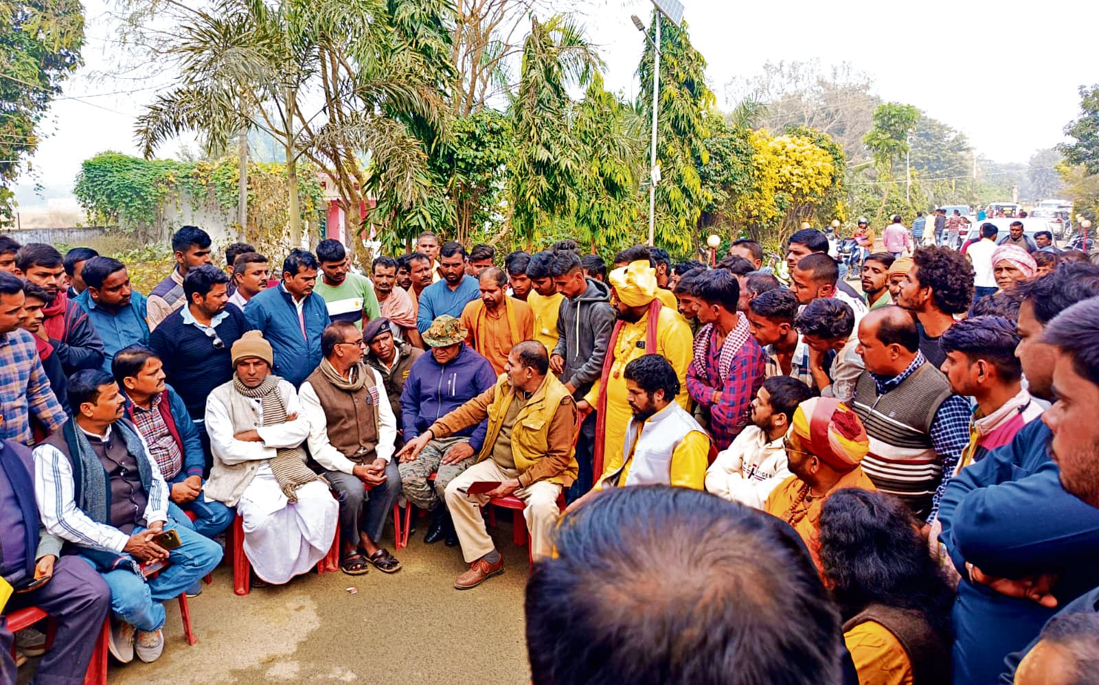 Gopalganj News : बेलबनवां मंदिर पर नहीं पहुंचे सीओ, पुजारी से छीनी चाबी, महंत बृज मोहन दास का कब्जा