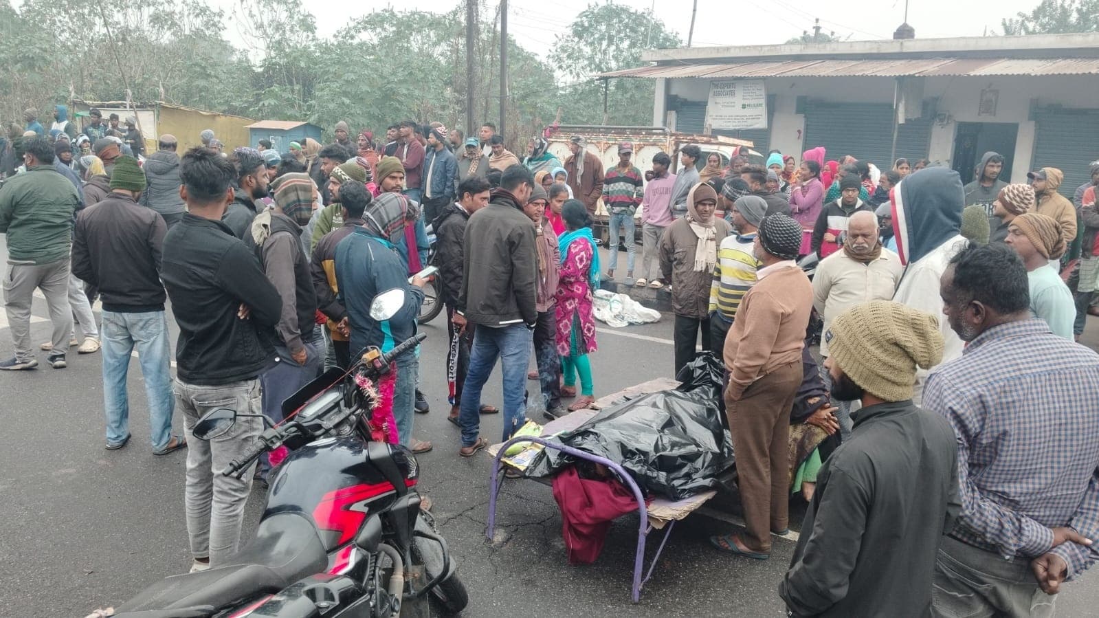 Bokaro News : दुर्घटना में बाइक सवार की मौत, विरोध में तीन घंटे फोरलेन जाम
