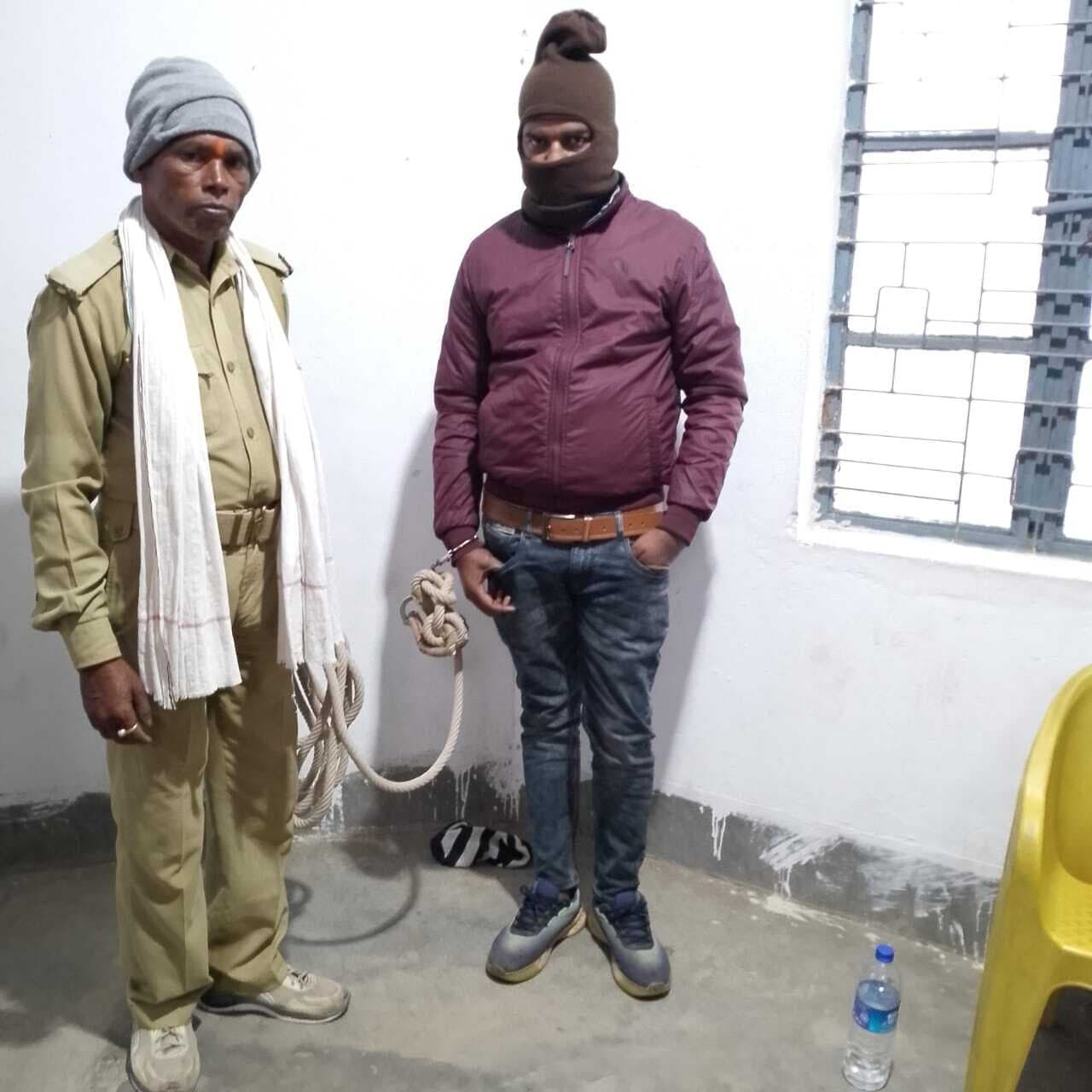 Deoghar news : केरल पुलिस ने 5.20 लाख नकदी के साथ साइबर ठग को किया गिरफ्तार, साथ ले जाने की तैयारी