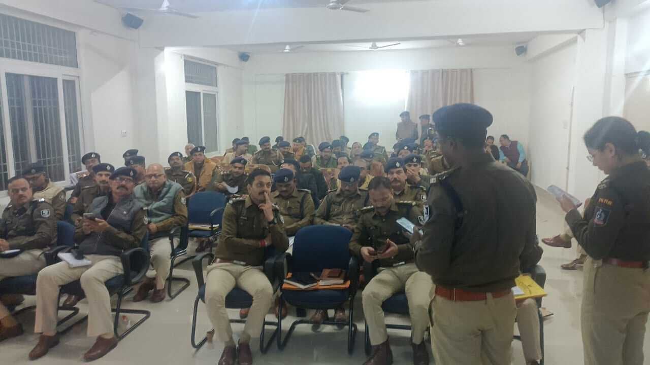 Darbhanga News: लापरवाह थानाध्यक्षों की एसएसपी ने लगायी क्लास