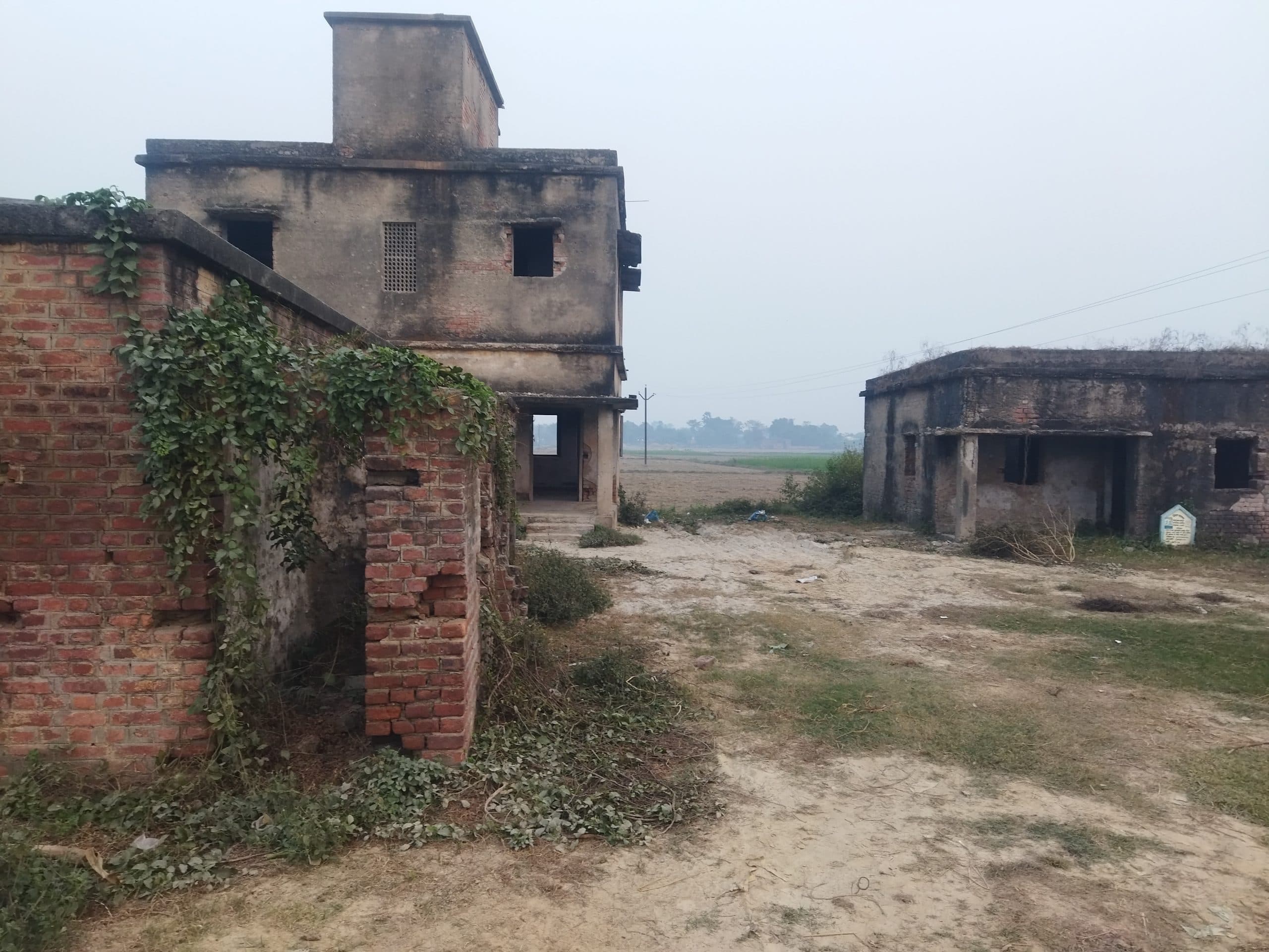 Sitamadhi News : रीगा में 48 राजकीय नलकूप में से 12 खराब