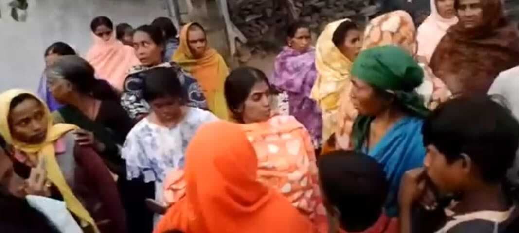 Bokaro News :महिला और नाबालिग बेटी को जूते की माला पहना कर घुमाया