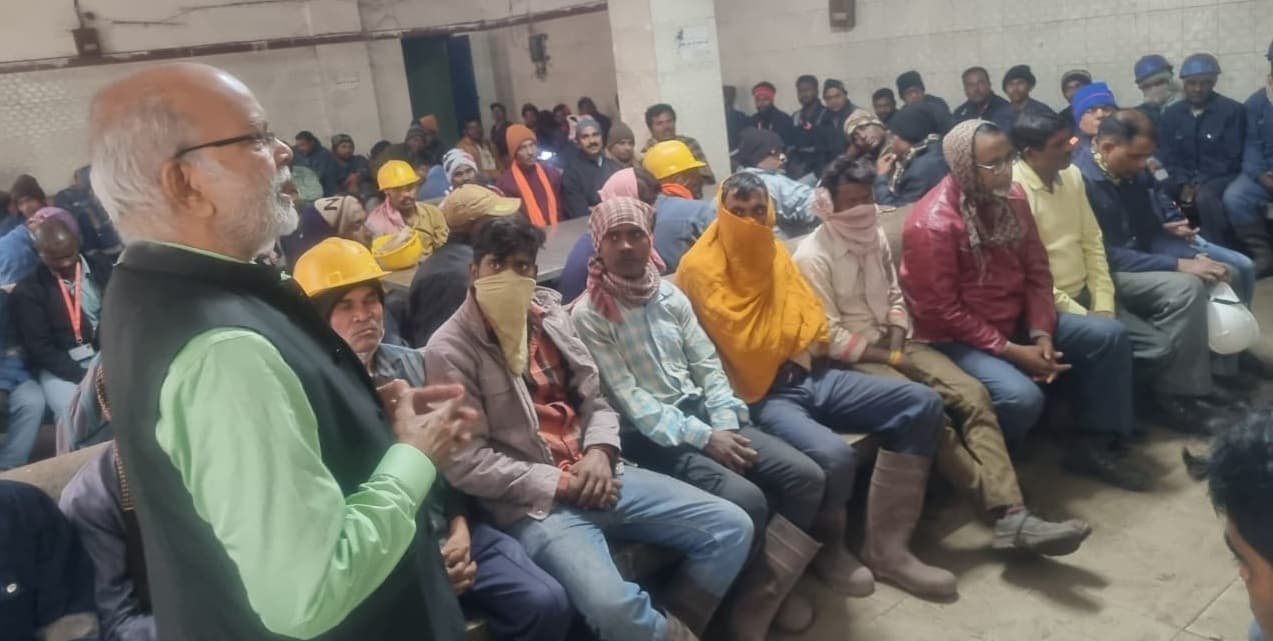 Bokaro News : प्रबंधन की टालमटोल नीति के खिलाफ जारी रहेगा आंदोलन : चौधरी