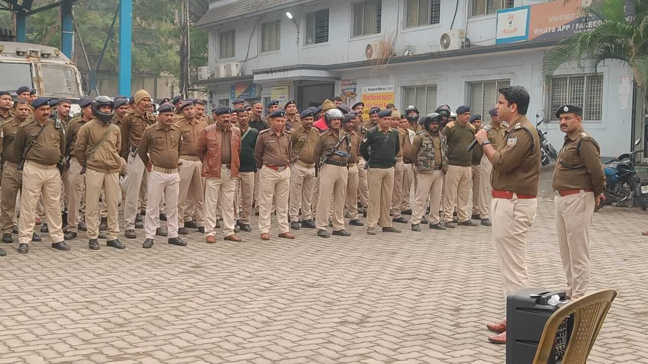 क्षेत्र में गश्त बढ़ायें, अड्डेबाजी और अपराधियों पर रखें नजर : सिटी एसपी