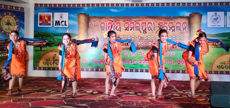 Sambalpur News: बांधकला पर प्रदर्शनी व संबलपुरी सांस्कृतिक कार्यक्रमों ने मोहा मन