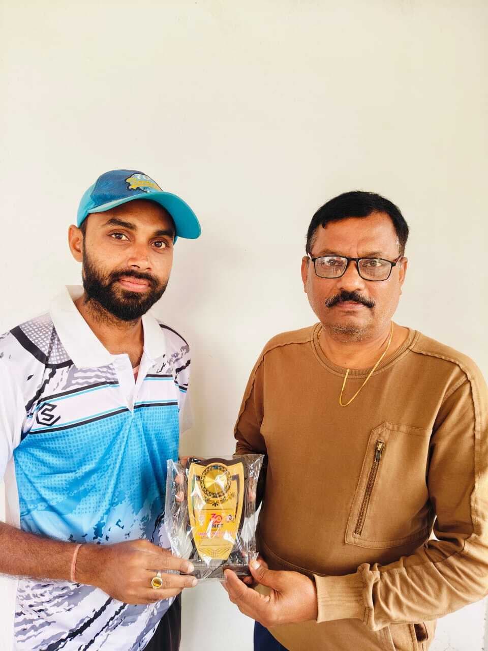 East Singhbhum : बासुकी सिंह मेमोरियल क्रिकेट प्रतियोगिता में आयुष इलेवन ''ए'' मऊभंडार और साहू इलेवन घाटशिला जीते