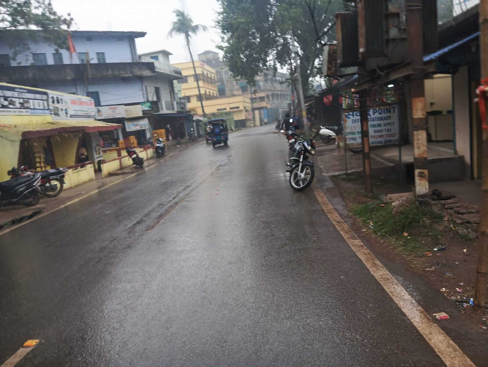 Chaibasa News : झमाझम बारिश ने बढ़ायी ठंड, छह किमी की रफ्तार से चली हवा