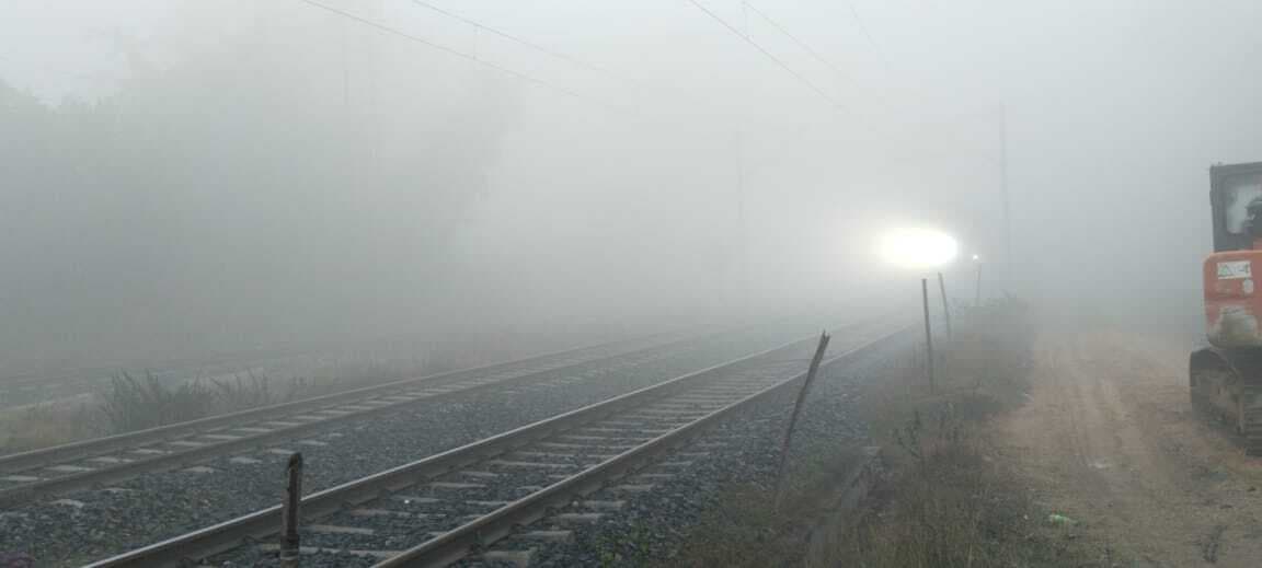 बारिश के बाद मैक्लुस्कीगंज में छाया कोहरा