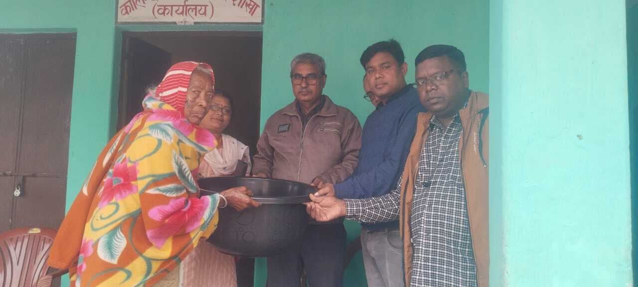 Jamshedpur news. फाइलेरिया मरीजों के बीच किट का हुआ वितरण