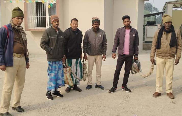 दो कांड के तीन अभियुक्त गिरफ्तार