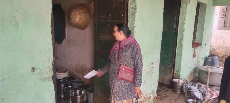 Deoghar News : जसीडीह मध्य विद्यालय में हजारों की चोरी