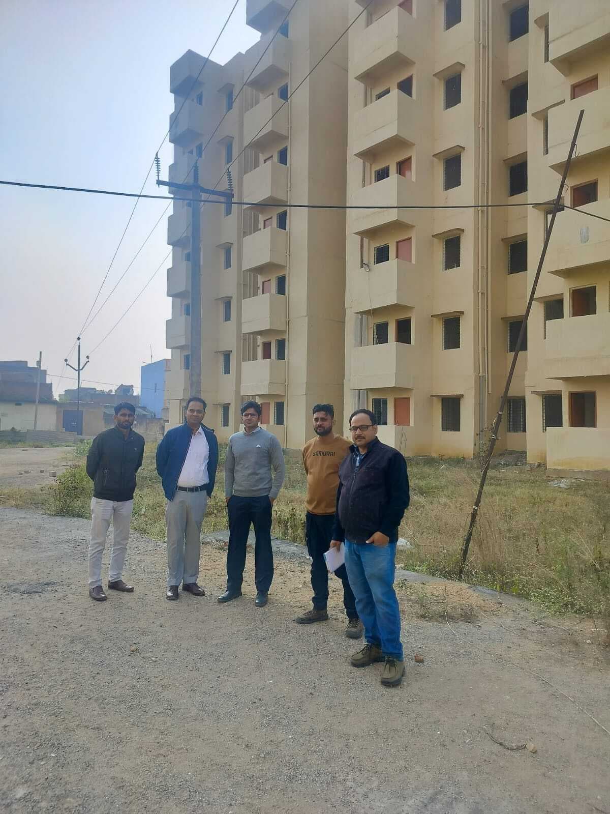 Deoghar News : रामपुर पीएम आवास के दो ब्लॉक में पानी-बिजली की व्यवस्था में देरी