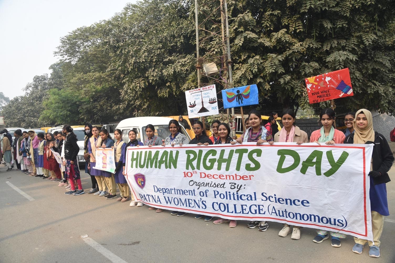 Patna Women''s College : छात्राओं ने मानव शृंखला बना कर मानवाधिकार के समर्थन और उनके संरक्षण पर बात की