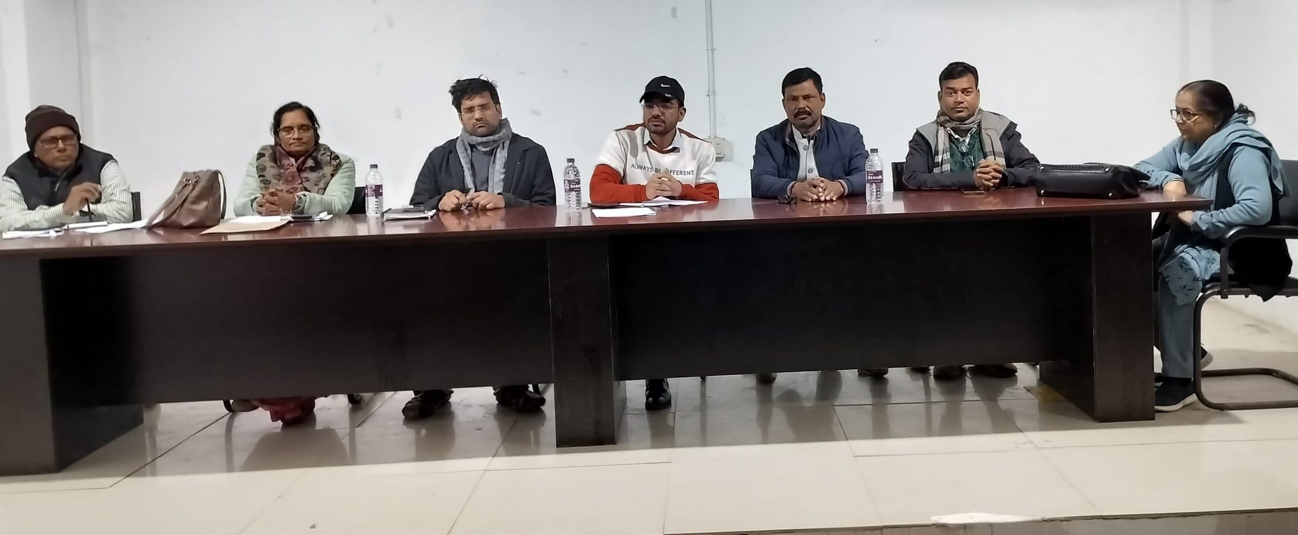 बैठक में सीएचसी का जांच घर तीन बजे ही बंद रहने पर जतायी आपत्ति