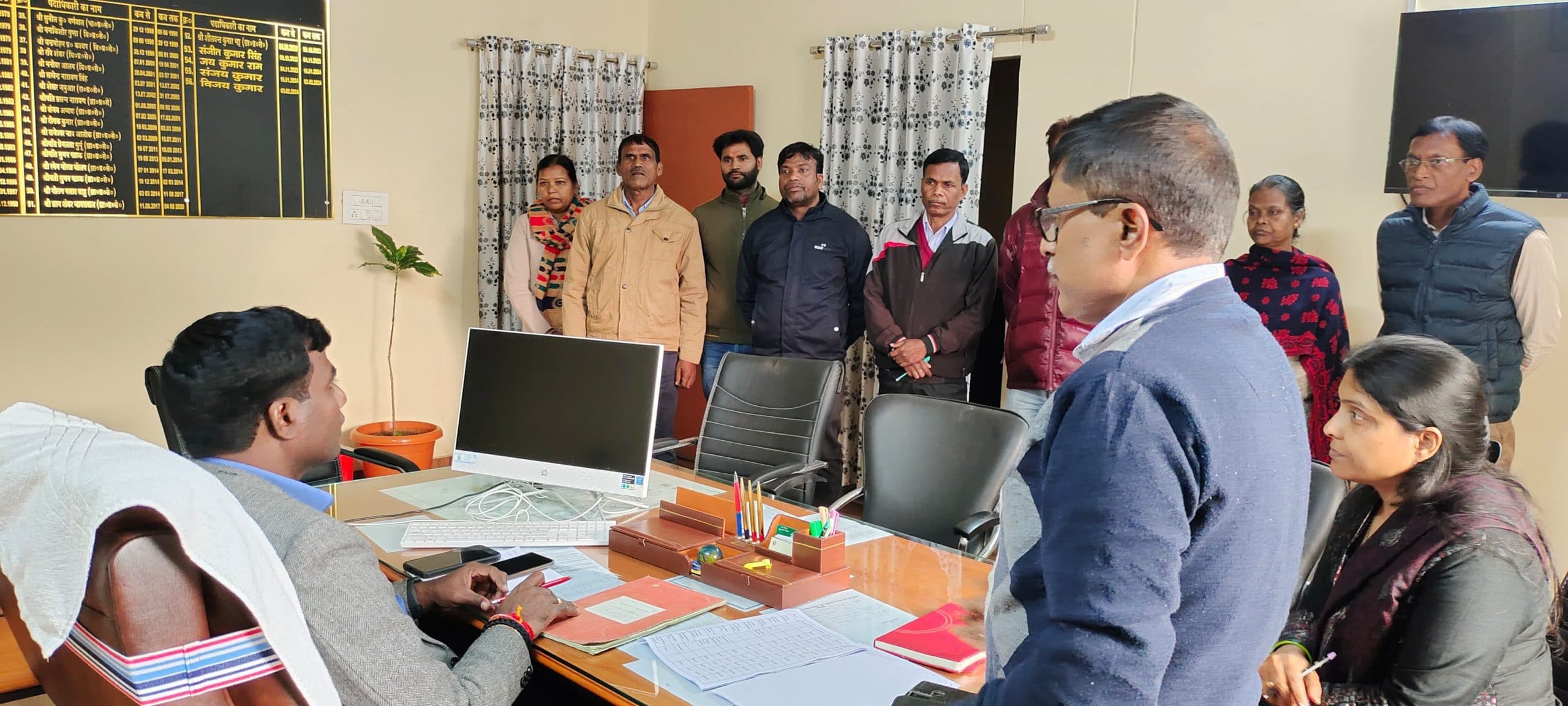 Ranchi news : डीसी ने कांके सीओ को शो कॉज करने और वेतन रोकने का दिया निर्देश