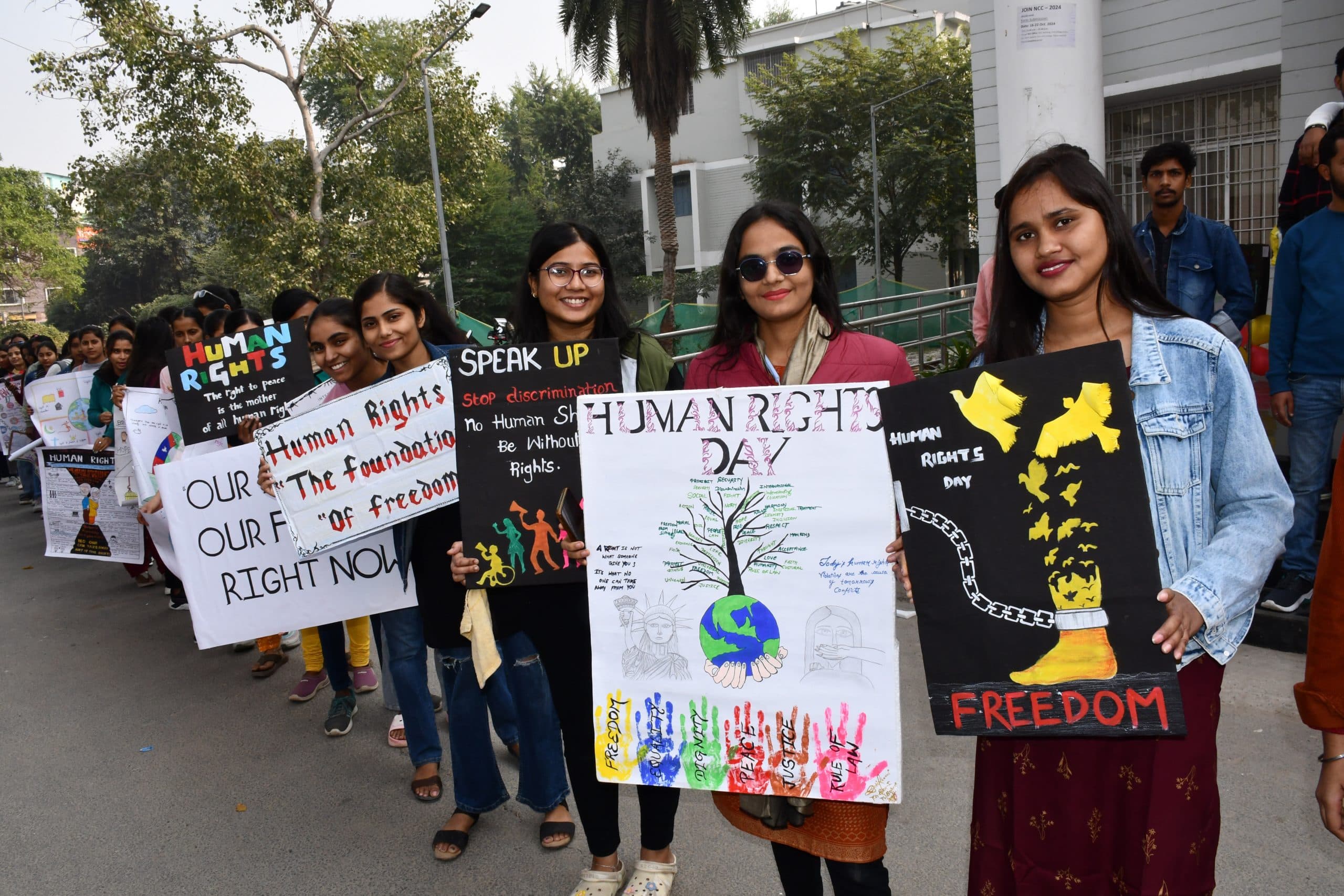 मानवाधिकार दिवस पर मानव शृंखला का किया गया आयोजन