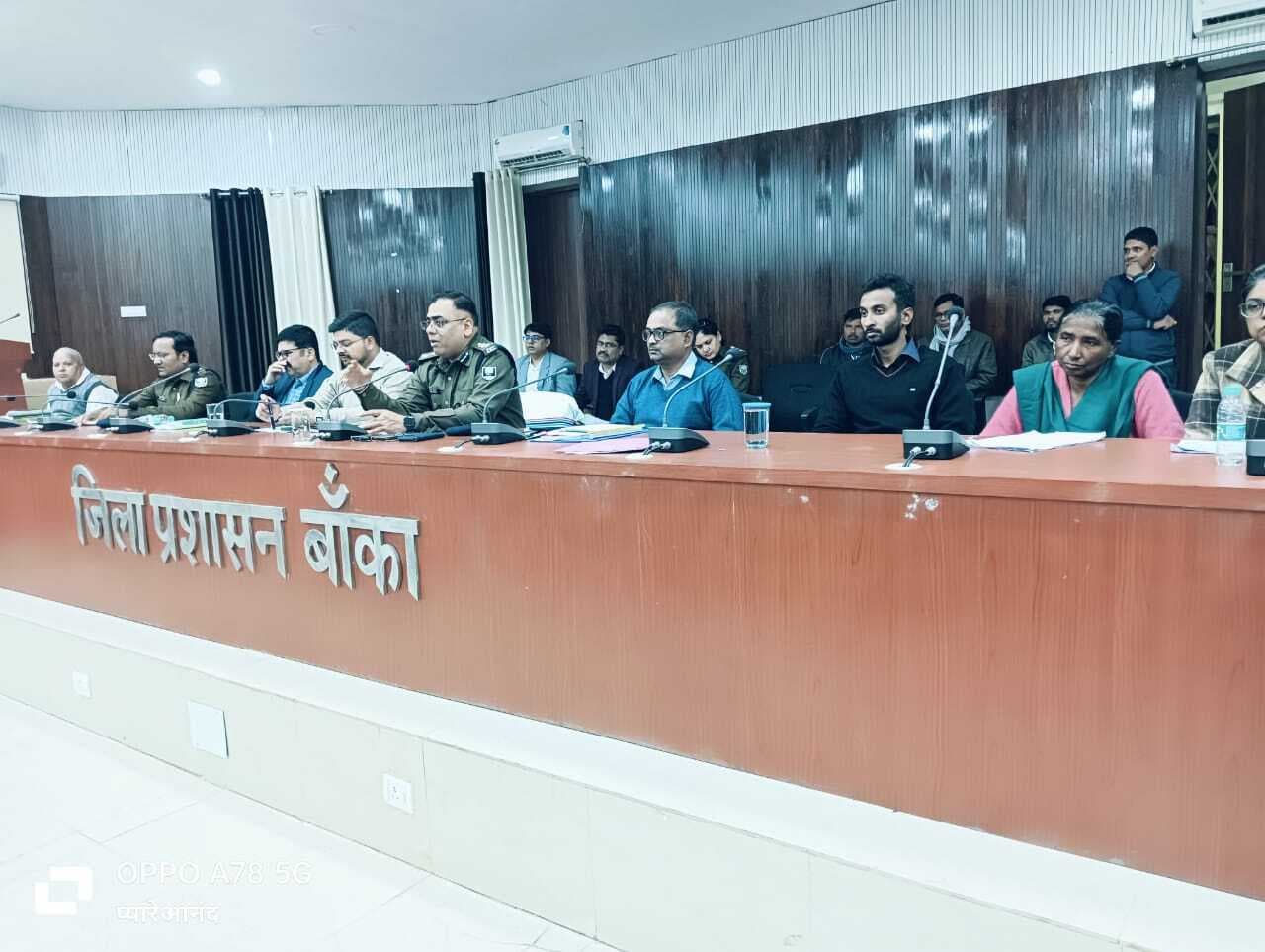 परीक्षा भवन में मोबाइल व इलेक्ट्रोनिक साम्रगी को ले जाने पर रोक : डीएम