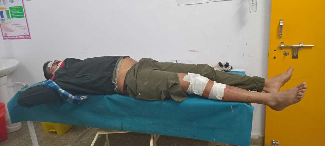 कलिया पुल के पास पिकअप व बाइक की टक्कर में बाइक चालक जख्मी, रेफर