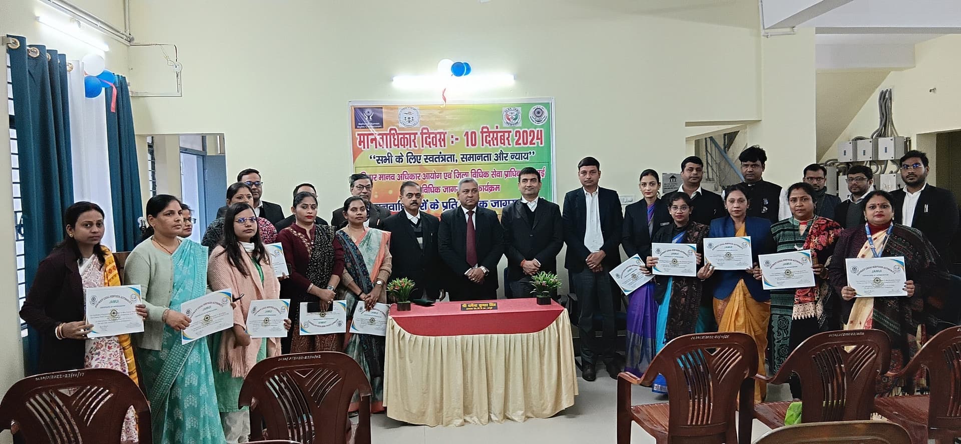 जिला जज ने 12 महिलाओं को किया सम्मानित