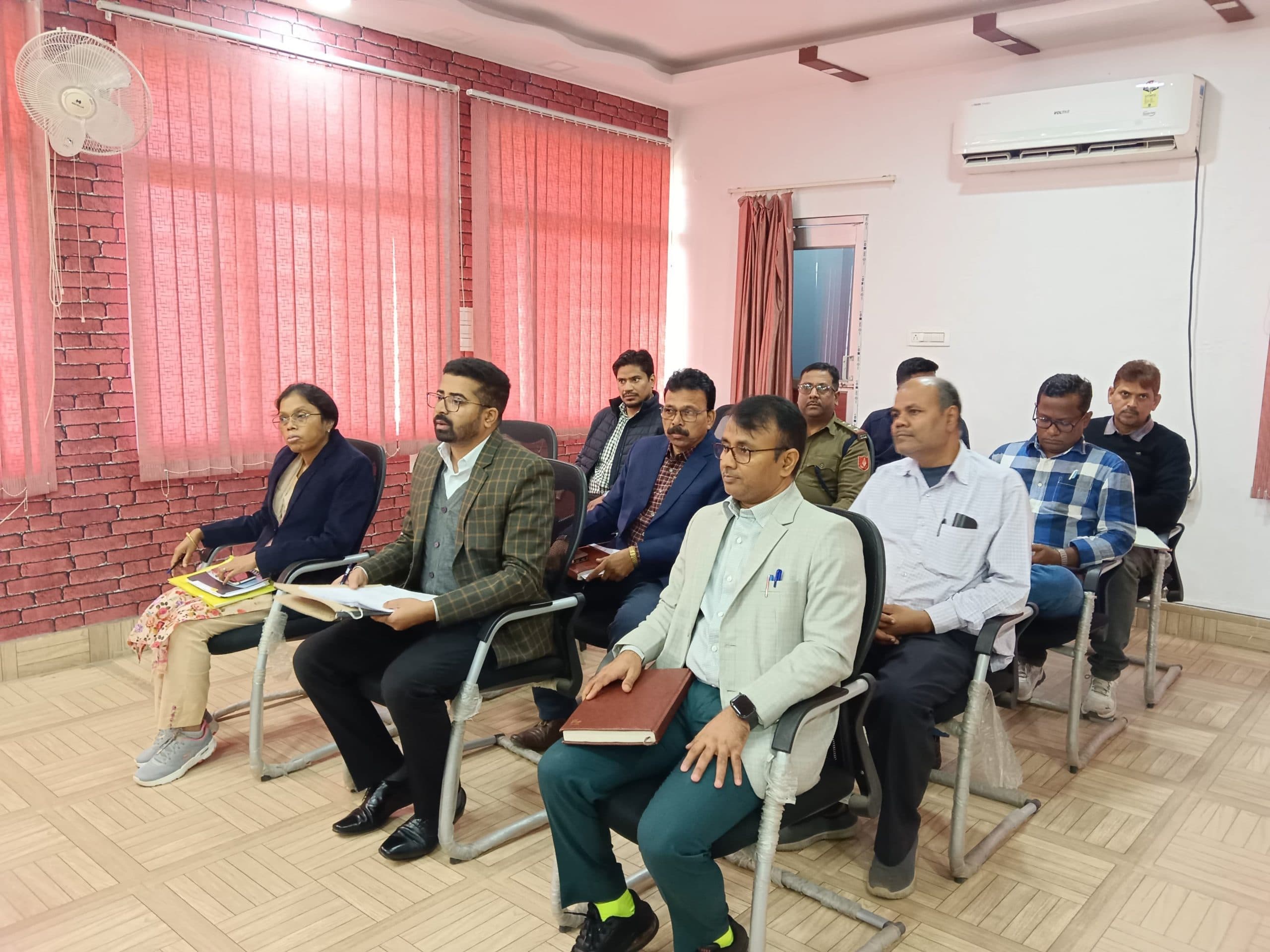 जिले में बालू के अवैध उठाव, परिवहन व भंडारण पर करें कार्रवाई : डीसी