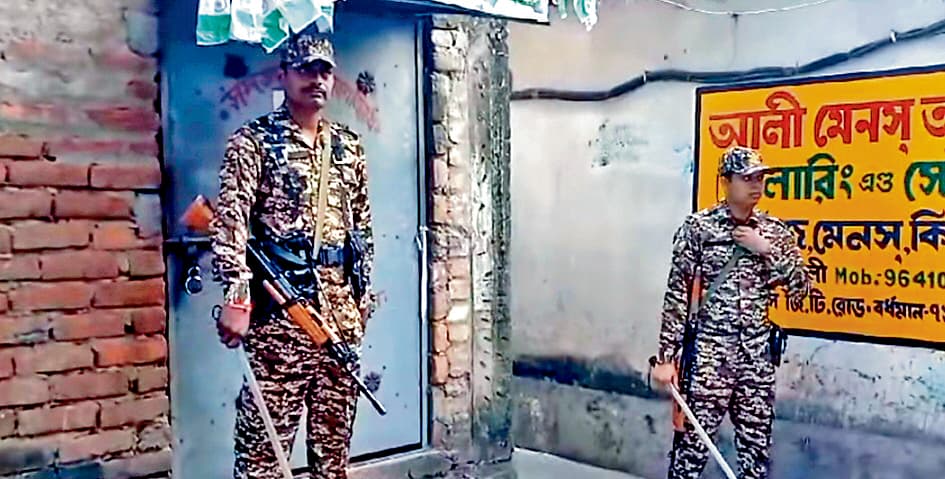 बर्दवान में टेलर के घर पर इडी का अभियान