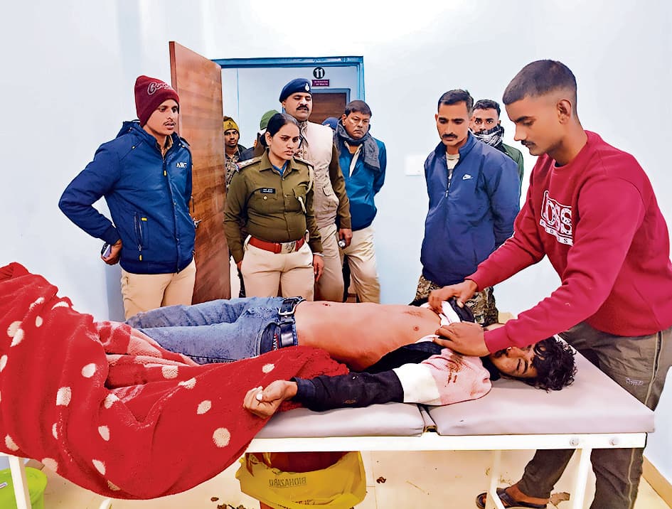 शादी समारोह से लापता हुए युवक का शव घर के पीछे झाड़ी से बरामद, मचा कोहराम