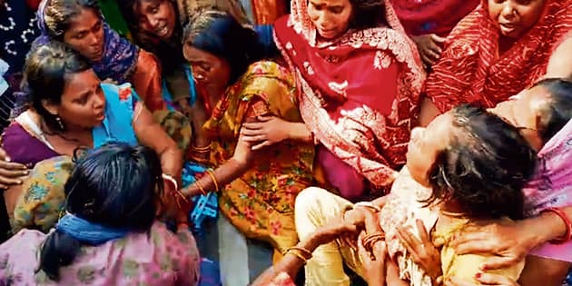 Hajipur News : ट्रैक्टर की चपेट में आने से दरवाजे पर खेल रहे बच्चे की मौत, लोगों ने जाम की सड़क