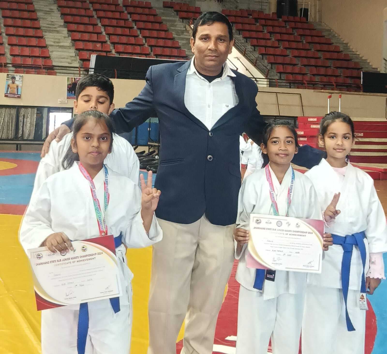 Karate : प्राची, अवनिका, दृष्टि, रिद्धिपता ने जीते गोल्ड