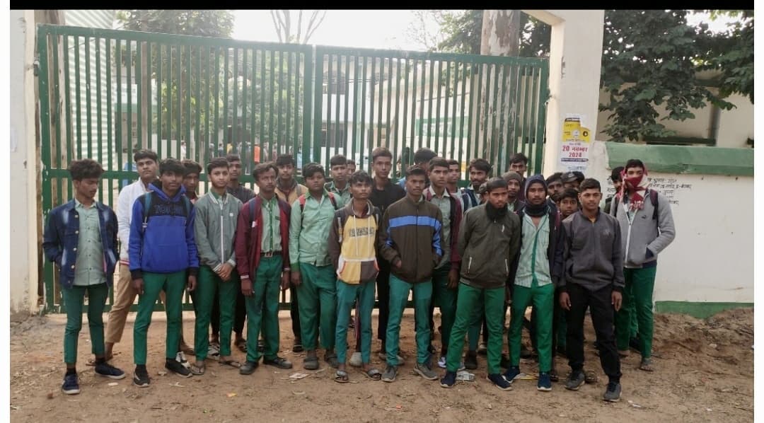 Giridih News: परीक्षा फार्म भरने के लिए 75 प्रतिशत अटेंडेंस जरूरी, कम उपस्थिति वालों ने किया हंगामा