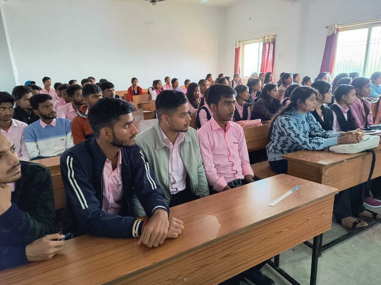 Cyber Safety: लालच में पड़कर अनजान लिंक पर क्लिक न करें उपभोक्ता: एसडीपीओ