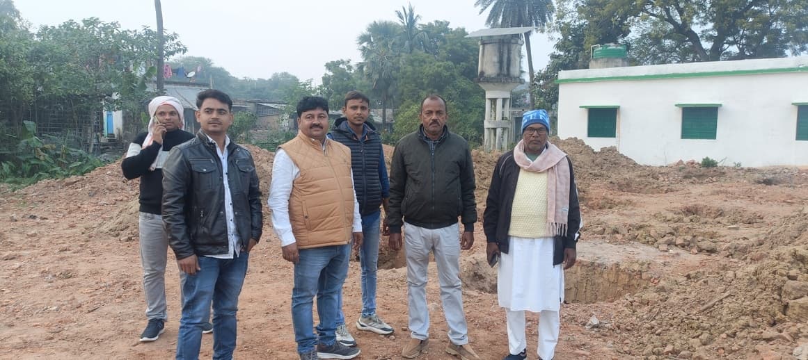 स्टेडियम निर्माण के लिए जिप सदस्य ने किया भूमि का निरीक्षण