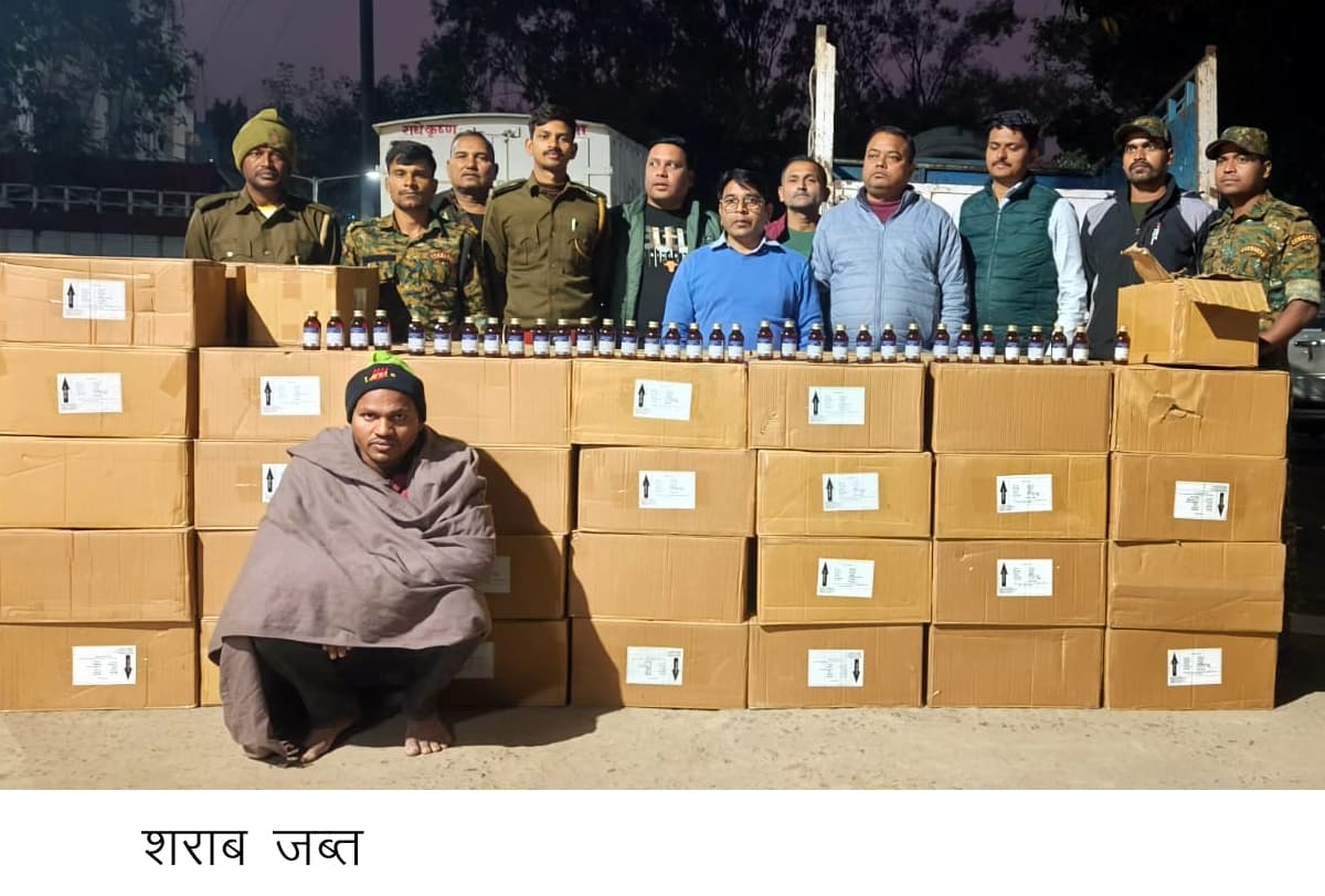 पिकअप वैन से 15 लाख का प्रतिबंध कफ सिरप बरामद, चालक गिरफ्तार