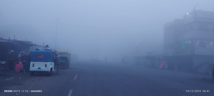 Giridih News: घने कोहरे की वजह से वाहन चालकों को करना पड़ा मुश्किल का सामना
