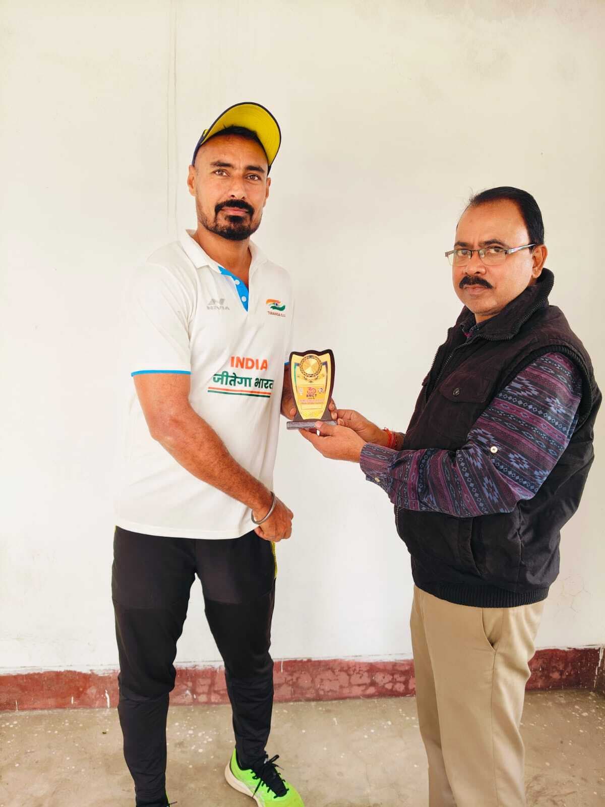 East Singhbhum : बासुकी सिंंह मेमोरियल क्रिकेट प्रतियोगिता में एसवाइबीसी और एन्जॉय इलेवन जमशेदपुर ने जीते मैच