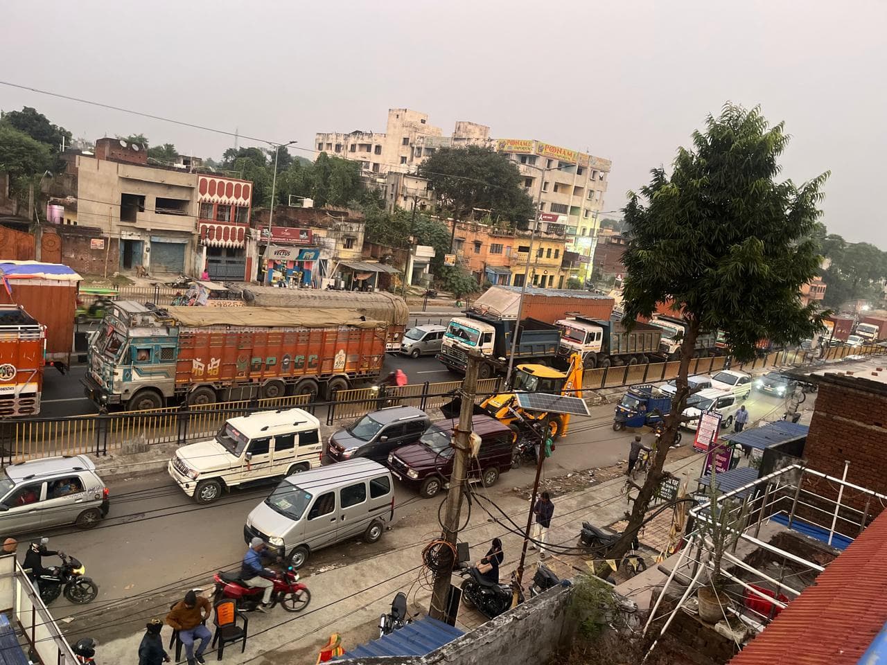 DhanbadNews: गोविंदपुर में जाम से मुक्ति दिलाने की दिशा में काम शुरू