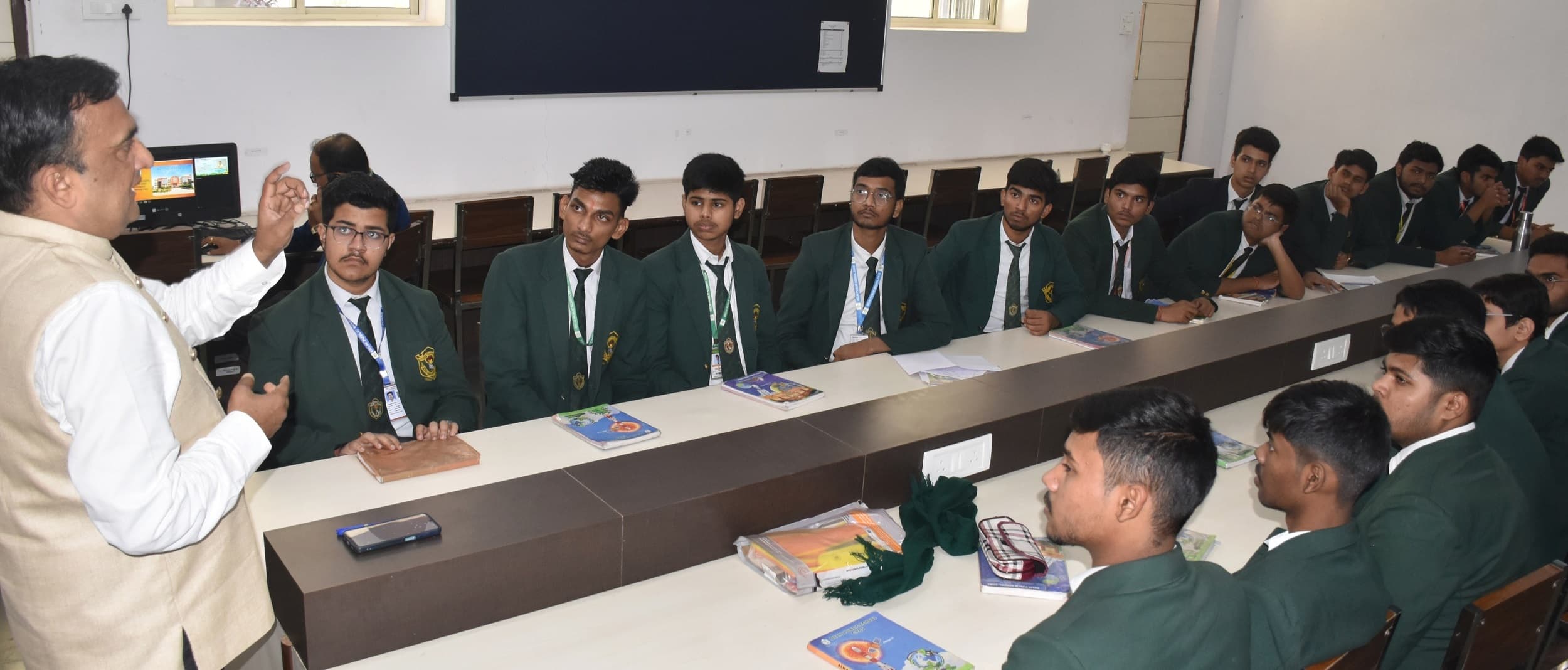 Bokaro News : 10वीं-12वीं बोर्ड परीक्षा के लिए एनसीइआरटी से बेहतर कुछ भी नहीं : विकास कुमार